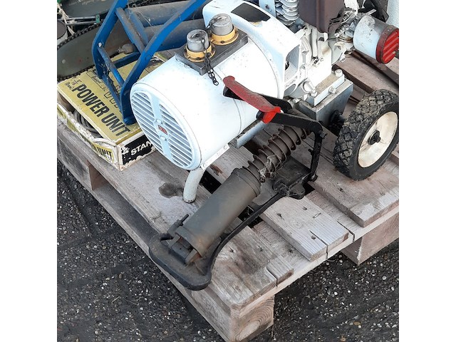 Heggenschaar en 2x kettingzaag - afbeelding 11 van  20