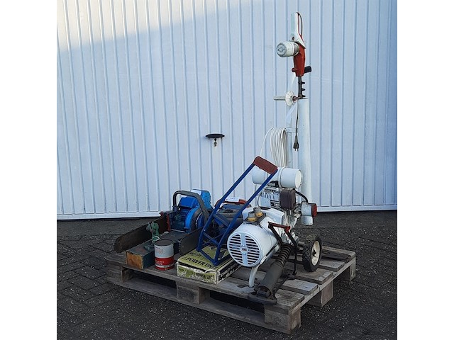 Heggenschaar en 2x kettingzaag - afbeelding 1 van  20