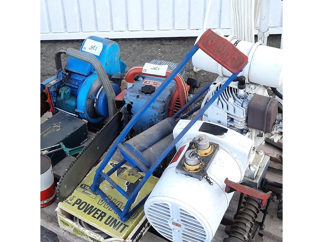 Heggenschaar en 2x kettingzaag - afbeelding 13 van  20