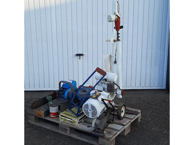 Heggenschaar en 2x kettingzaag - afbeelding 12 van  20