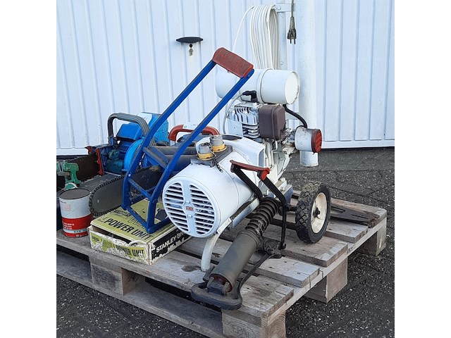 Heggenschaar en 2x kettingzaag - afbeelding 14 van  20