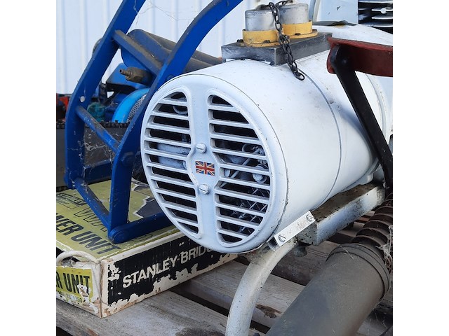 Heggenschaar en 2x kettingzaag - afbeelding 18 van  20