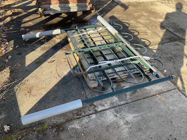 Hekwerk en looppoort - afbeelding 2 van  2