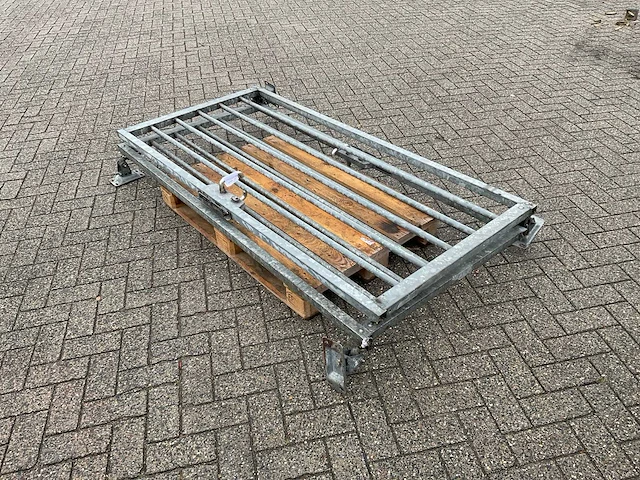 Hekwerk met poorten - afbeelding 3 van  15