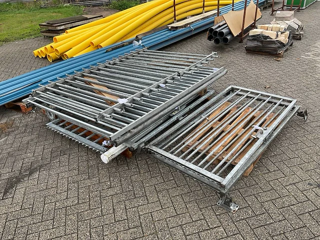Hekwerk met poorten - afbeelding 8 van  15