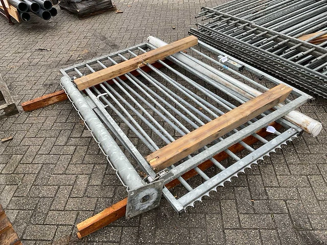 Hekwerk met poorten - afbeelding 10 van  15