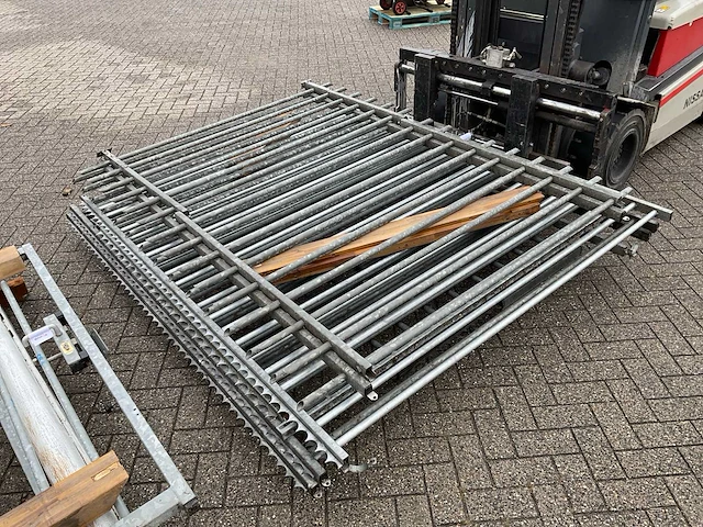 Hekwerk met poorten - afbeelding 13 van  15