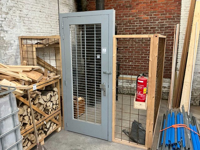 Hekwerk rond de houtkachel - afbeelding 1 van  5