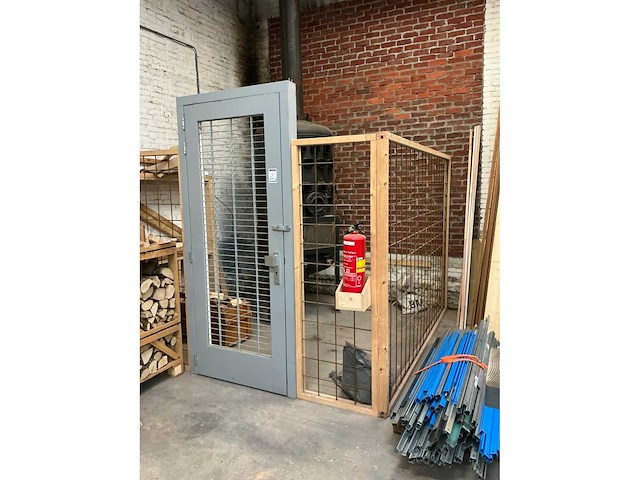 Hekwerk rond de houtkachel - afbeelding 2 van  5