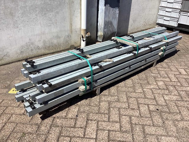 Hekwerkpalen 2,6 meter (23x) div - afbeelding 1 van  9