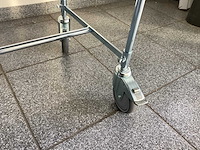 Helgenyberg ab verrijdbare eiken tafel - afbeelding 2 van  7