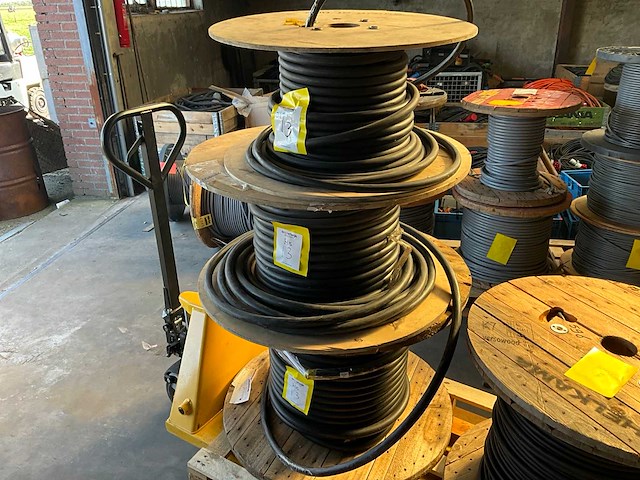Helkama kabel op haspel (3x) - afbeelding 1 van  5
