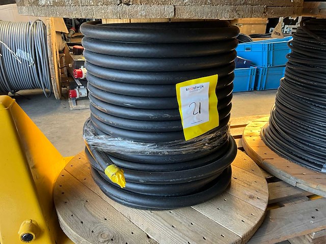 Helkama lkm 3g35 kabel op haspel (circa 40mtr) - afbeelding 1 van  3