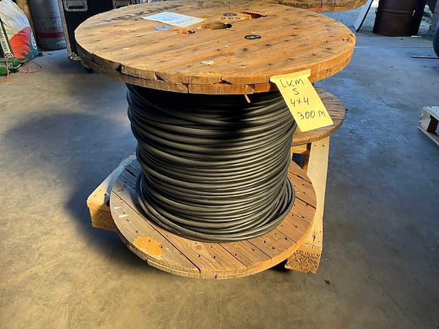 Helkama lkm 4x4 kabel op haspel (circa 300mtr) - afbeelding 2 van  3