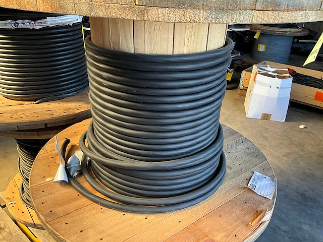 Helkama lkm 5g10 kabel op haspel (circa 35mtr) - afbeelding 2 van  3