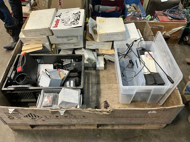 Helm en overige audio communicatie apparatuur - afbeelding 1 van  7