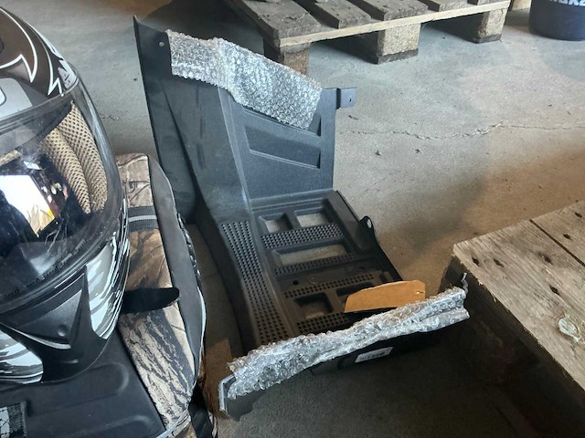 Helm met koffer, kappen atv - afbeelding 9 van  12