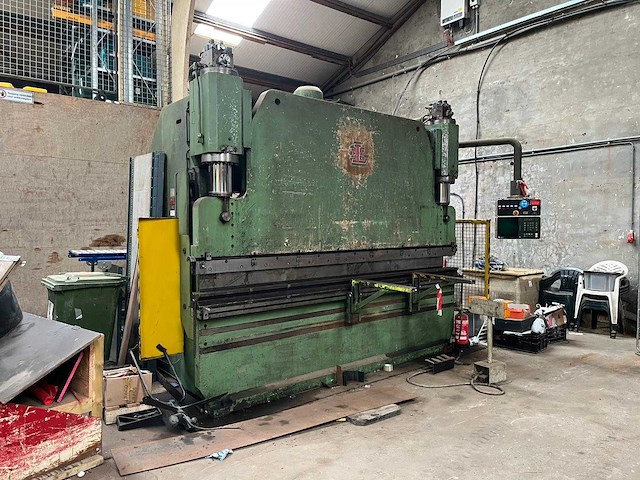 Helmut lotze 323 – 2000 kn - hydraulische cnc kantbank - afbeelding 1 van  14