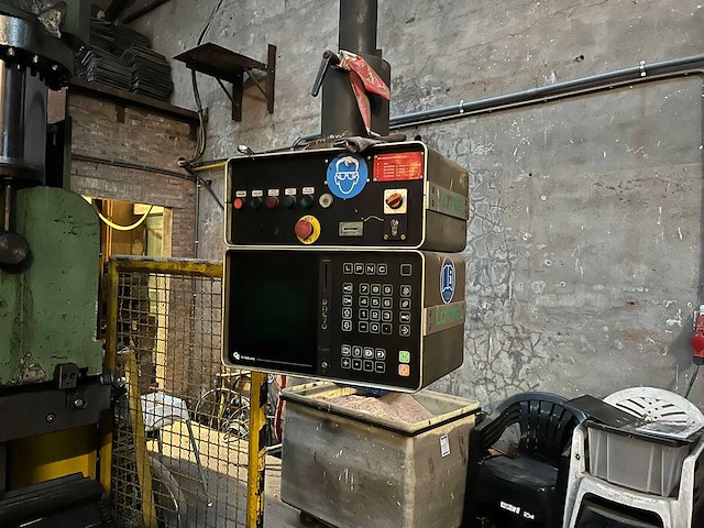 Helmut lotze 323 – 2000 kn - hydraulische cnc kantbank - afbeelding 14 van  14