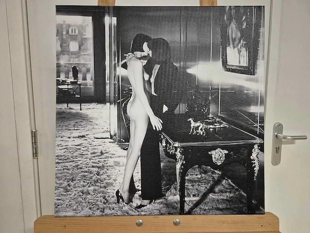 Helmut newton - foto op doek - 50 x 50 - afbeelding 2 van  2