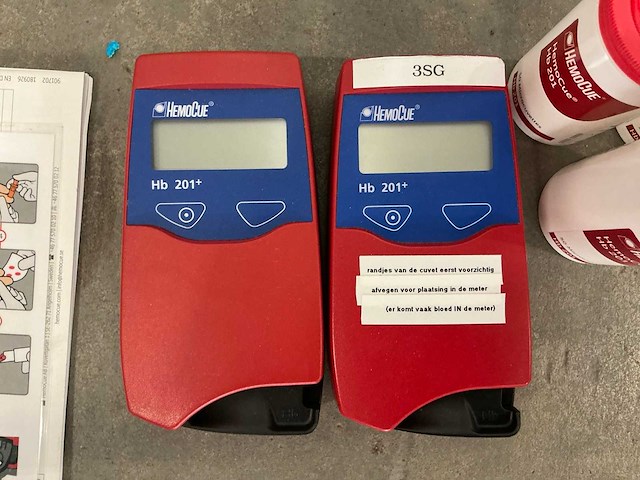 Hemocue hb201+ hemoglobine analyse apparaat (2x) - afbeelding 2 van  4