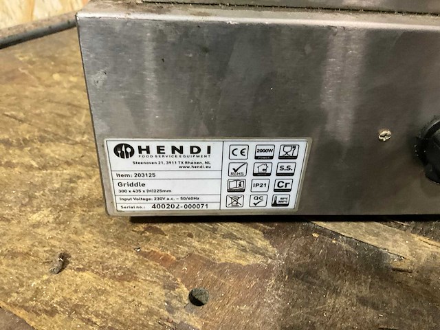 Hendi 203125 bak- en grillapparaat 300x435mm 2000w - afbeelding 3 van  3