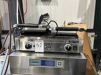 Hendi dubbele contactgrill - afbeelding 2 van  3