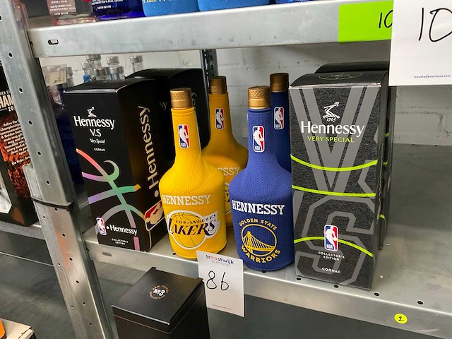 Hennessy fles cognac (8x) 4 setjes van ieder 2 limited nba editions - afbeelding 1 van  3