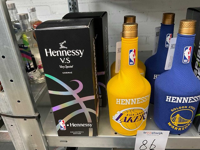 Hennessy fles cognac (8x) 4 setjes van ieder 2 limited nba editions - afbeelding 3 van  3