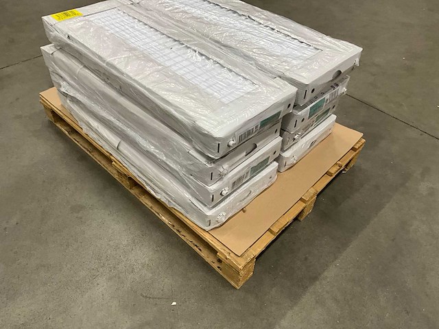 Henrad 0597032109 paneelradiator softline eco 300-21-900 670w - afbeelding 1 van  3