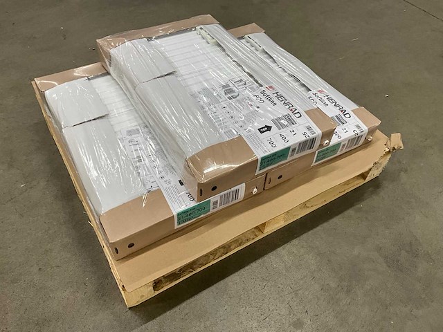 Henrad 0597042106 paneelradiator softline eco 400-21-600 556w (3x) - afbeelding 1 van  9