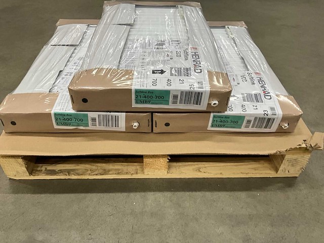 Henrad 0597042106 paneelradiator softline eco 400-21-600 556w (3x) - afbeelding 9 van  9