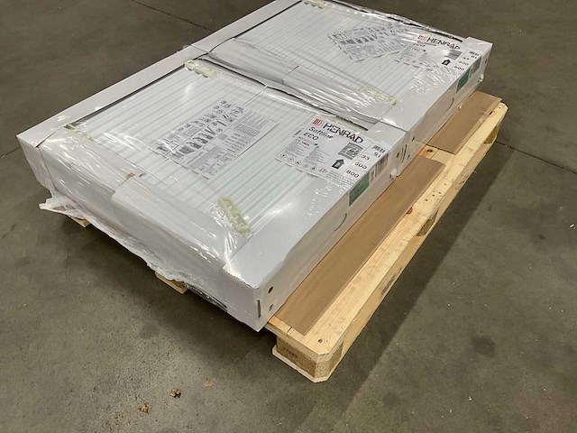 Henrad 0597063308 paneelradiator softline eco 600-33-800 1850w (2x) - afbeelding 1 van  6