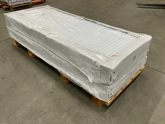Henrad 0597073318 paneelradiator softline eco 700-33-1800 4693w - afbeelding 1 van  8