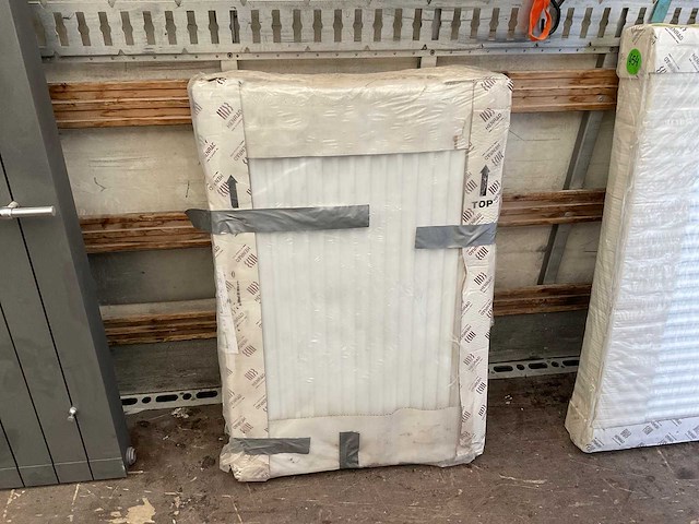 Henrad designradiator 60x90cm - afbeelding 1 van  3