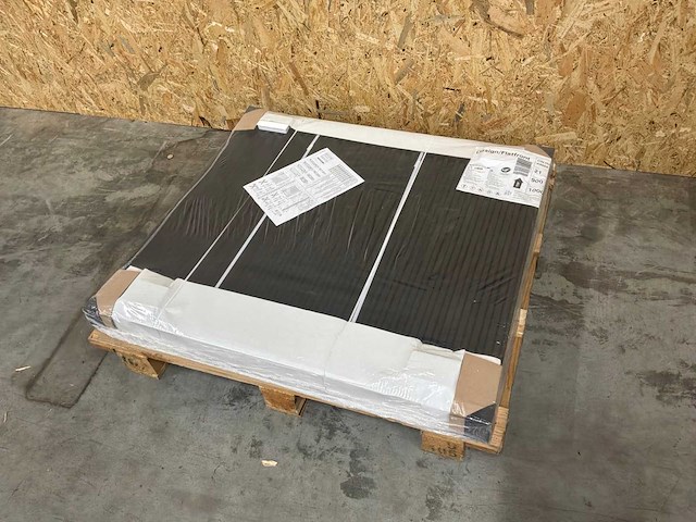 Henrad everest plan 900-21-1000 designradiator 1690w / a9005 - afbeelding 1 van  5