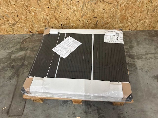 Henrad everest plan 900-21-1000 designradiator 1690w / a9005 - afbeelding 3 van  5