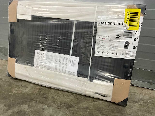 Henrad everest plan designradiator 500-22-800mm - afbeelding 1 van  4