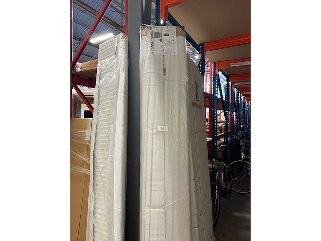 Henrad premium 8 paneelradiator met 8 aansluitingen - afbeelding 1 van  3