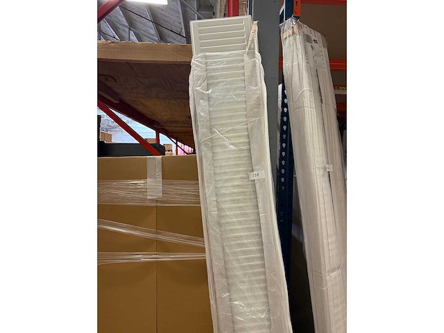 Henrad premium 8 paneelradiator met 8 aansluitingen - afbeelding 1 van  3