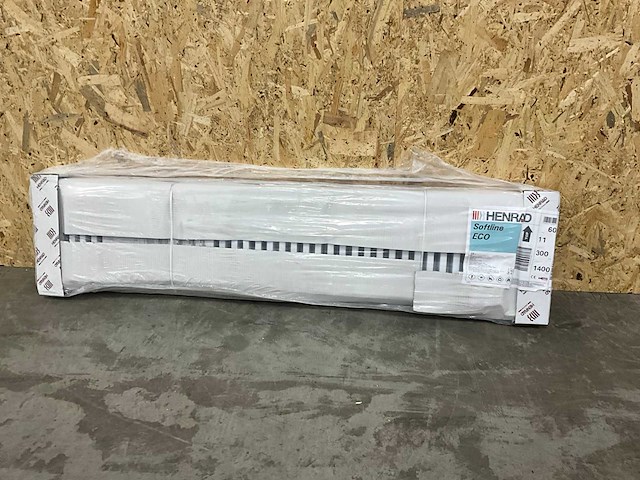 Henrad softline paneelradiator 300x11x1400 713w - afbeelding 1 van  3