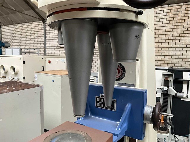 Henri hauser ag 390 optische profiel meetprojector - afbeelding 2 van  4