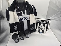 Heracles almelo supportersset – shirt, sjaal, clubembleem, bekers en presentatietorso - afbeelding 1 van  9