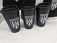 Heracles almelo supportersset – shirt, sjaal, clubembleem, bekers en presentatietorso - afbeelding 2 van  9