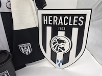 Heracles almelo supportersset – shirt, sjaal, clubembleem, bekers en presentatietorso - afbeelding 3 van  9