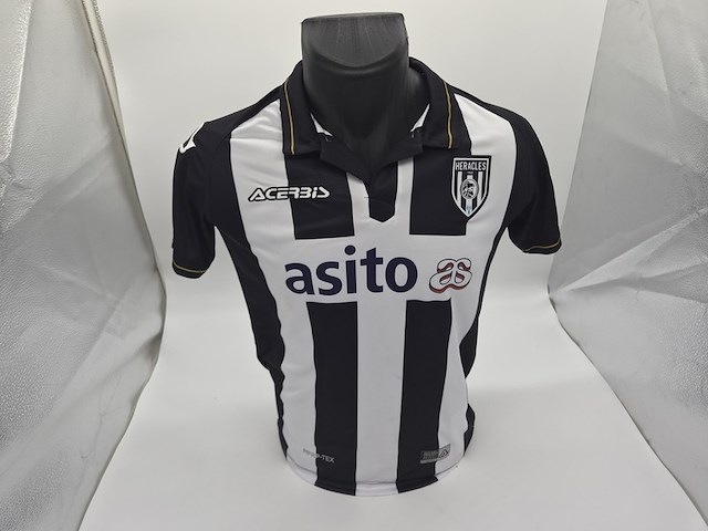 Heracles almelo supportersset – shirt, sjaal, clubembleem, bekers en presentatietorso - afbeelding 5 van  9