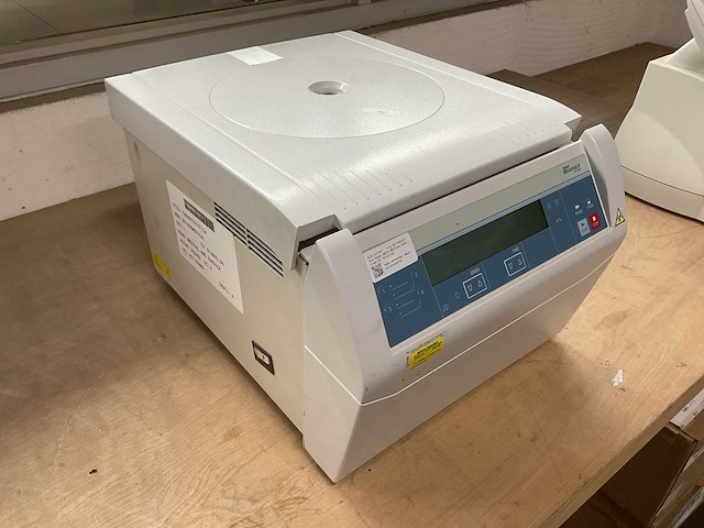 Heraeus megafuge 8 tablet centrifuge - afbeelding 1 van  6