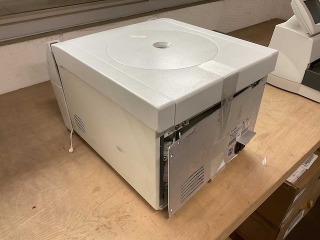 Heraeus megafuge 8 tablet centrifuge - afbeelding 3 van  6