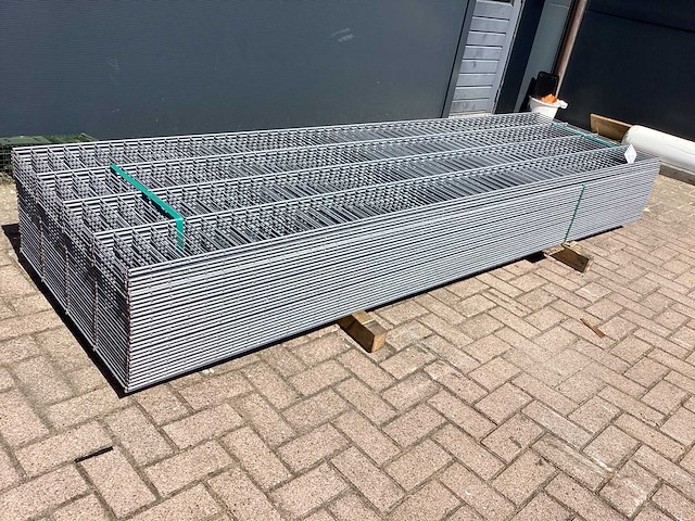 Heras - 6/5/6 - dubbelstaafs hekwerk 3.0 meter lengte 83cm hoog (29x) - afbeelding 1 van  8