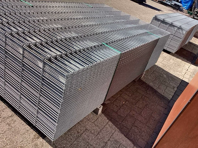Heras - 6/5/6 - dubbelstaafs hekwerk gegalvaniseerd 143cm hoog (60x) - afbeelding 5 van  9